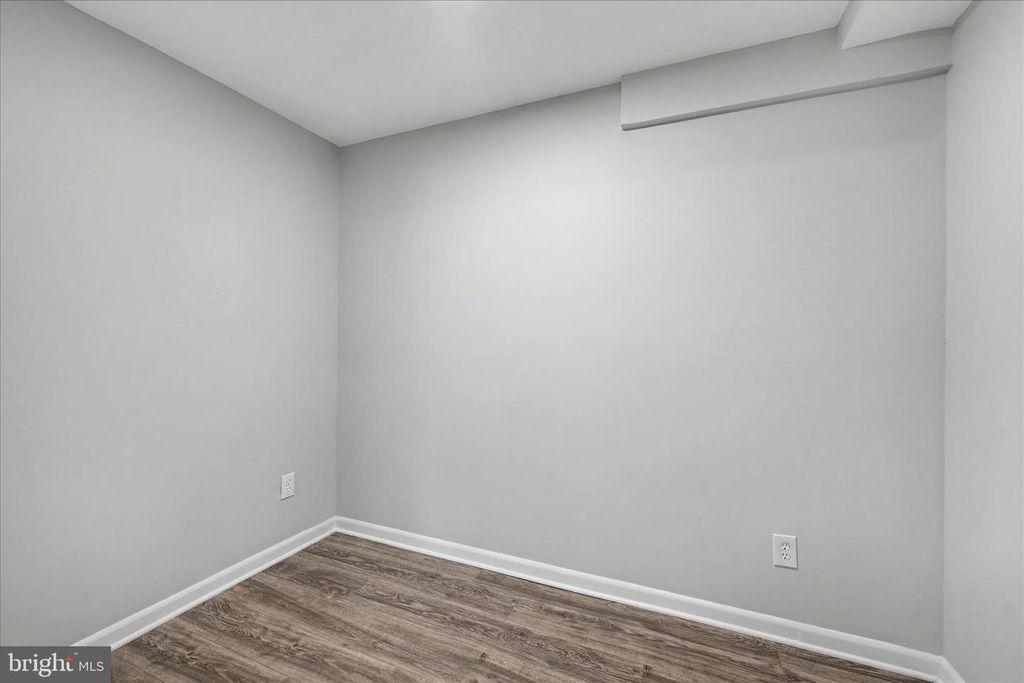 Image 26 of property listing at 401 GROVE RIDGE CT, Linthicum Heights, MD 21090