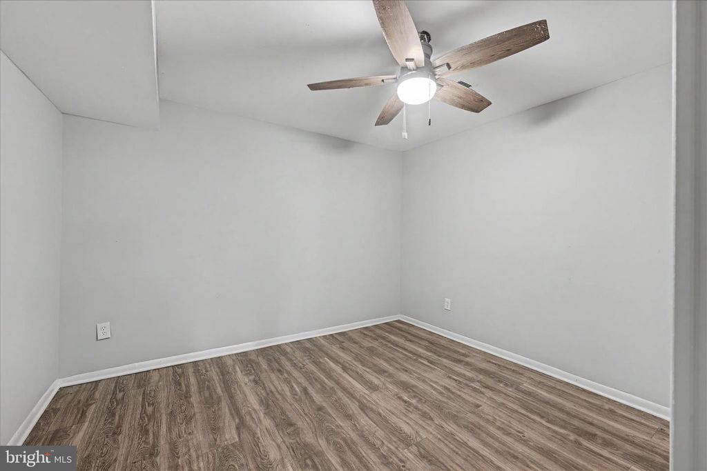 Image 27 of property listing at 401 GROVE RIDGE CT, Linthicum Heights, MD 21090