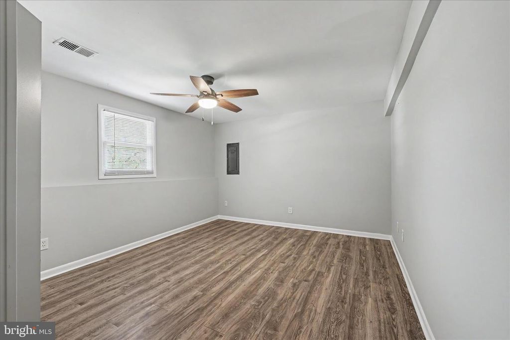 Image 28 of property listing at 401 GROVE RIDGE CT, Linthicum Heights, MD 21090