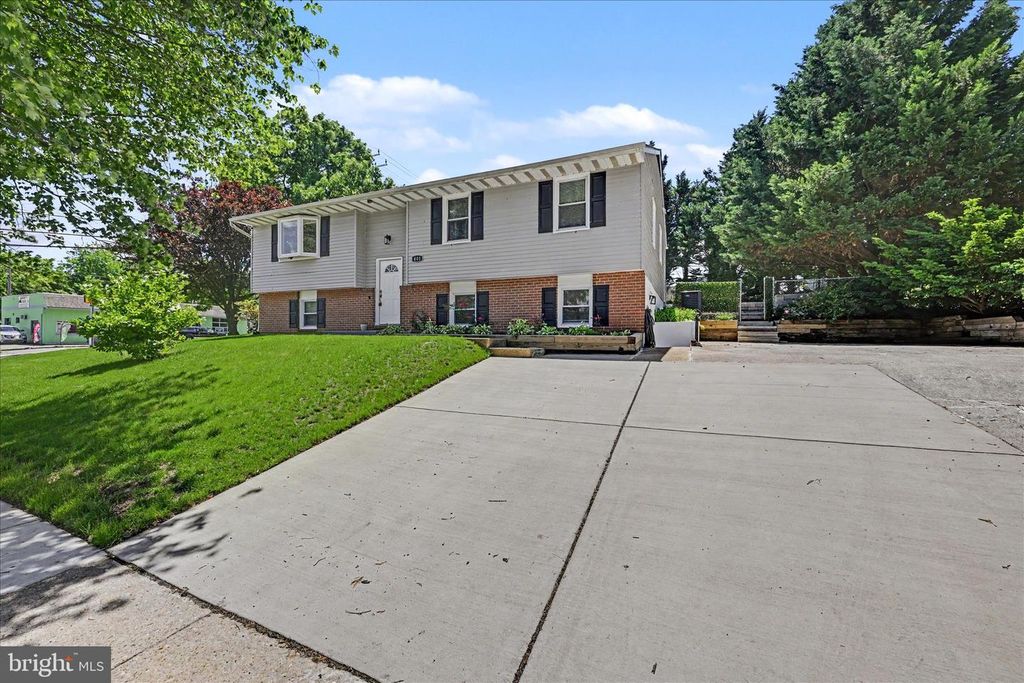 Image 34 of property listing at 401 GROVE RIDGE CT, Linthicum Heights, MD 21090