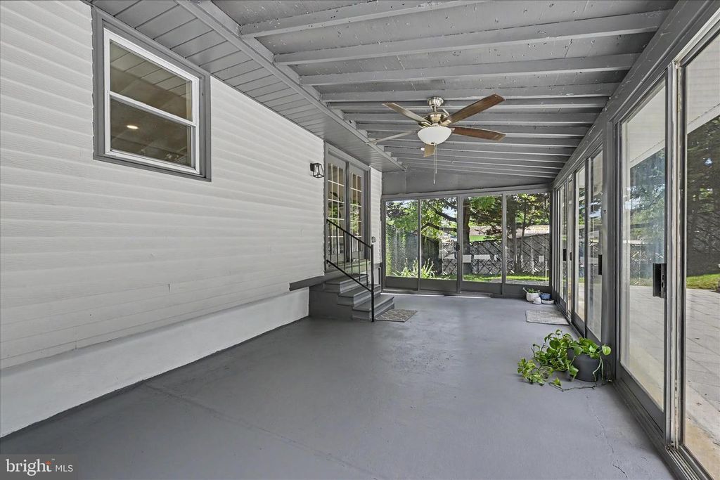 Image 7 of property listing at 401 GROVE RIDGE CT, Linthicum Heights, MD 21090