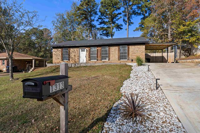 1313 Annette Dr., Longview, TX 75604