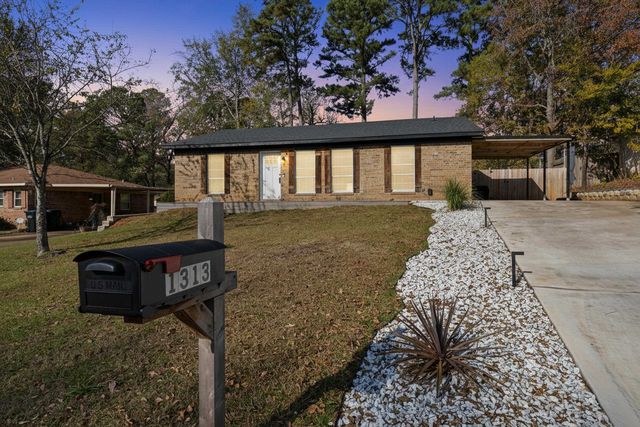 1313 Annette Dr., Longview, TX 75604