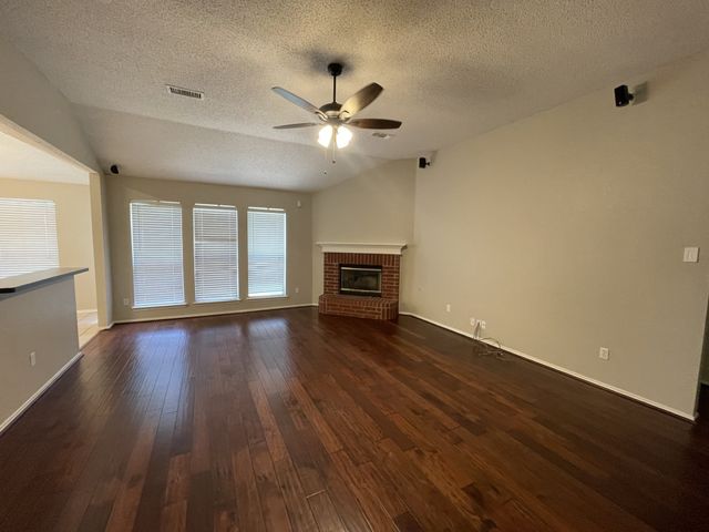 1405 High Crest Drive, Mansfield, TX 76063