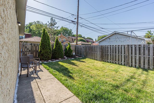 10520 S Hamilton Avenue, Chicago, IL 60643