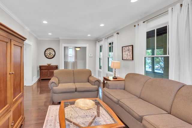 10520 S Hamilton Avenue, Chicago, IL 60643