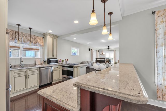 10520 S Hamilton Avenue, Chicago, IL 60643