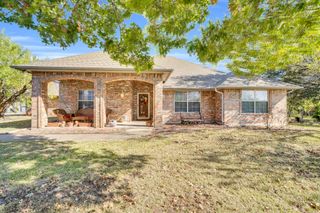 702 Lark Lane, Oak Leaf, TX 75154