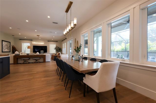 2402 W PARKLAND BOULEVARD, Tampa, FL 33609