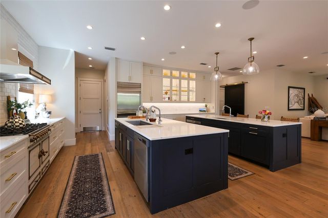 2402 W PARKLAND BOULEVARD, Tampa, FL 33609