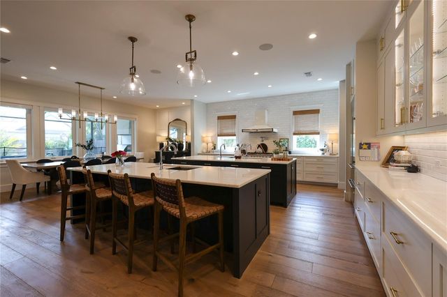 2402 W PARKLAND BOULEVARD, Tampa, FL 33609