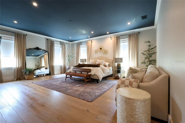 2402 W PARKLAND BOULEVARD, Tampa, FL 33609