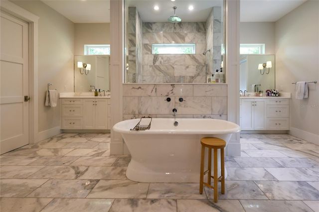 2402 W PARKLAND BOULEVARD, Tampa, FL 33609