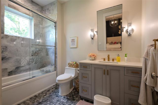 2402 W PARKLAND BOULEVARD, Tampa, FL 33609