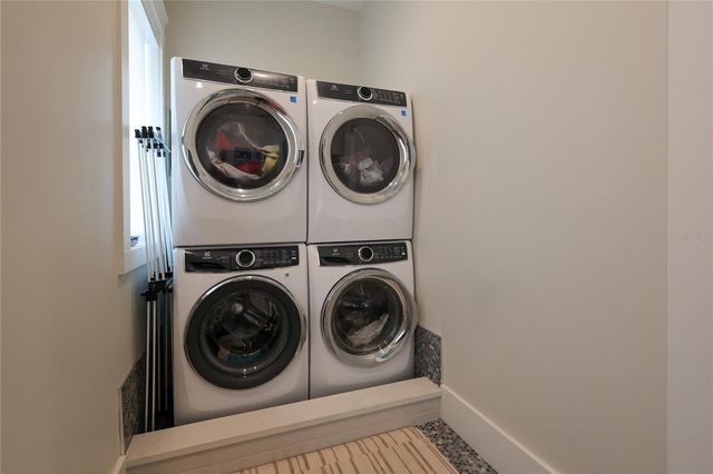 2402 W PARKLAND BOULEVARD, Tampa, FL 33609