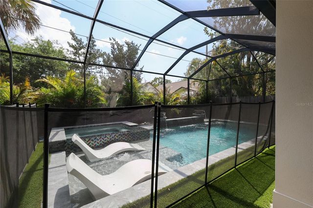 2402 W PARKLAND BOULEVARD, Tampa, FL 33609