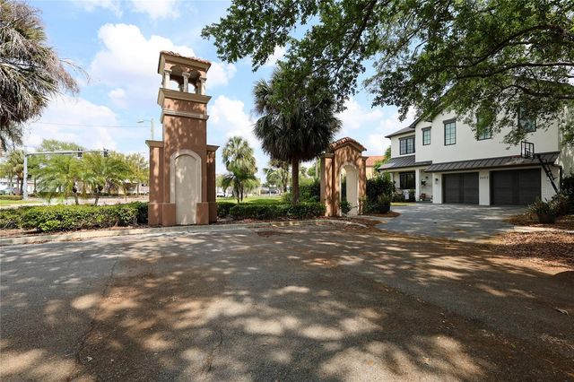 2402 W PARKLAND BOULEVARD, Tampa, FL 33609