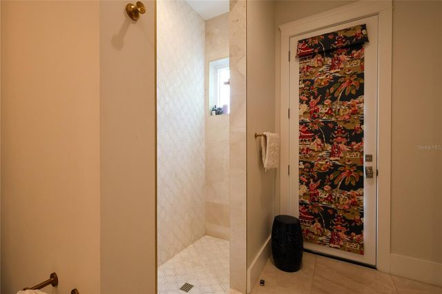 2402 W PARKLAND BOULEVARD, Tampa, FL 33609