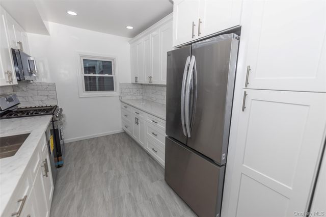 27 Park Place 2, Lynbrook, NY 11563