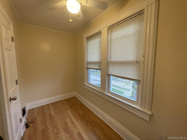 27 Park Place 2, Lynbrook, NY 11563