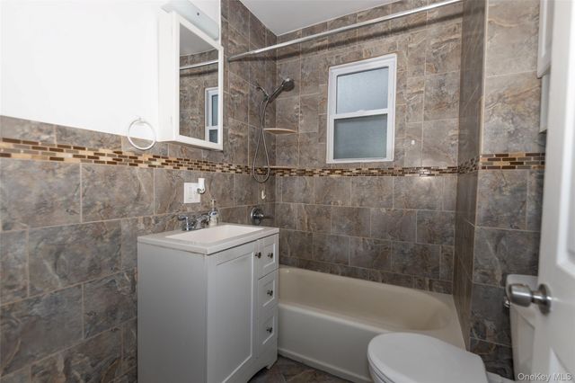 27 Park Place 2, Lynbrook, NY 11563