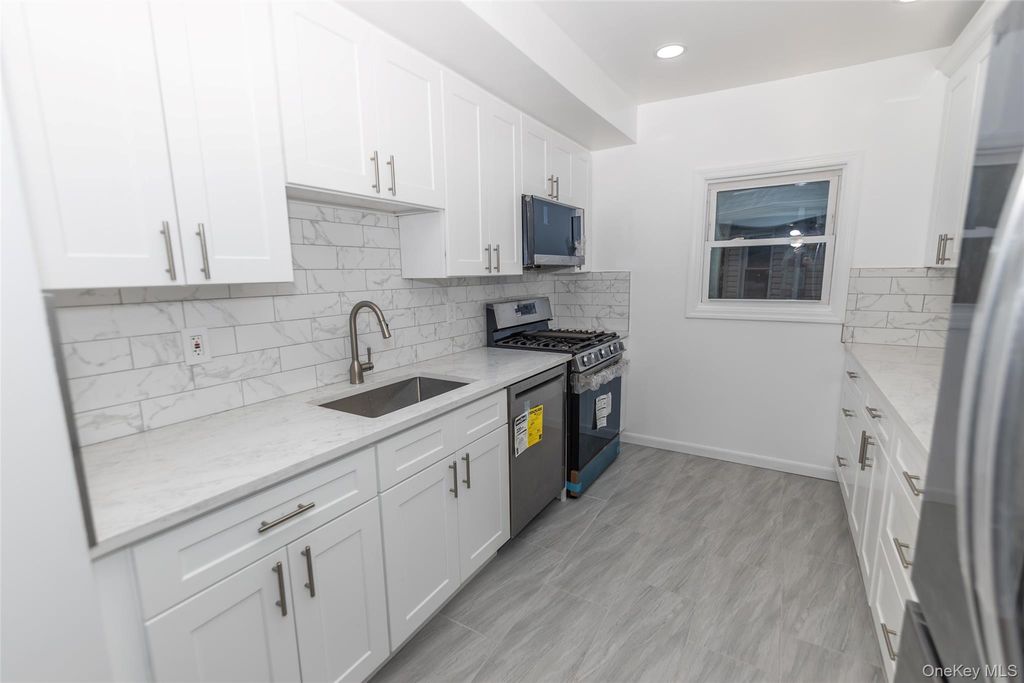 27 Park Place 2, Lynbrook, NY 11563