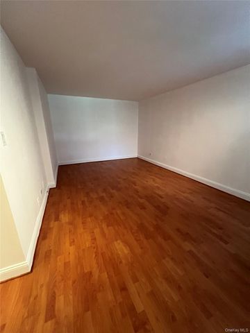 14050 Burden Crescent 2E, Briarwood, NY 11435