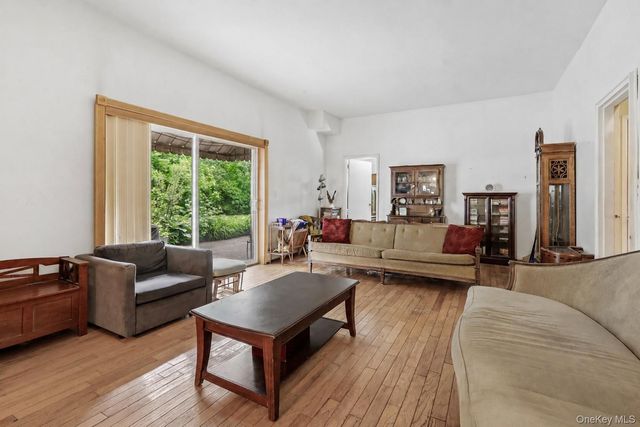 1055 Mamaroneck Avenue, White Plains, NY 10605