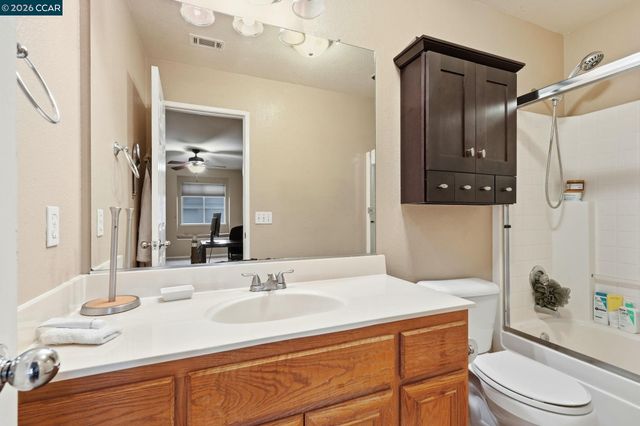 5683 Vintage Cir, Stockton, CA 95219