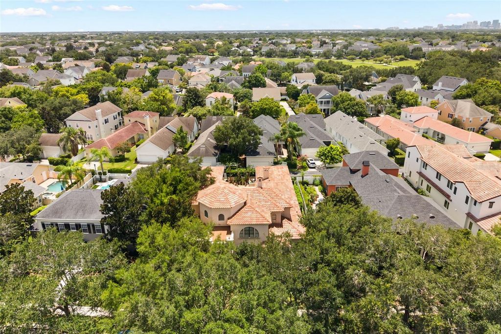 Image 40 of property listing at 2734 MEETING PLACE, Orlando, FL 32814