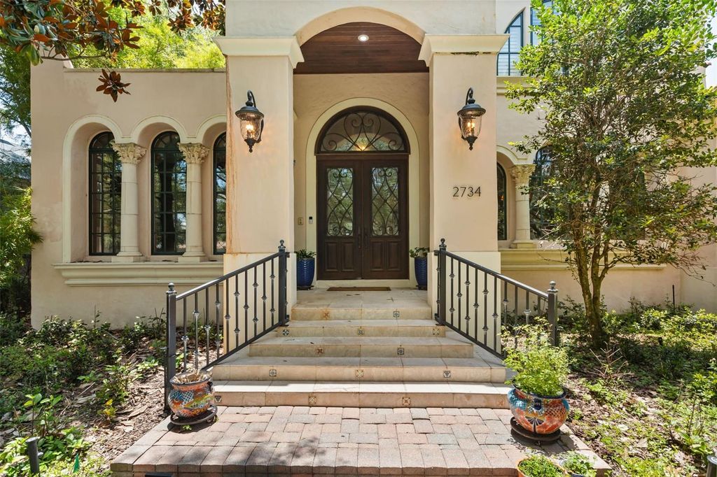Image 7 of property listing at 2734 MEETING PLACE, Orlando, FL 32814