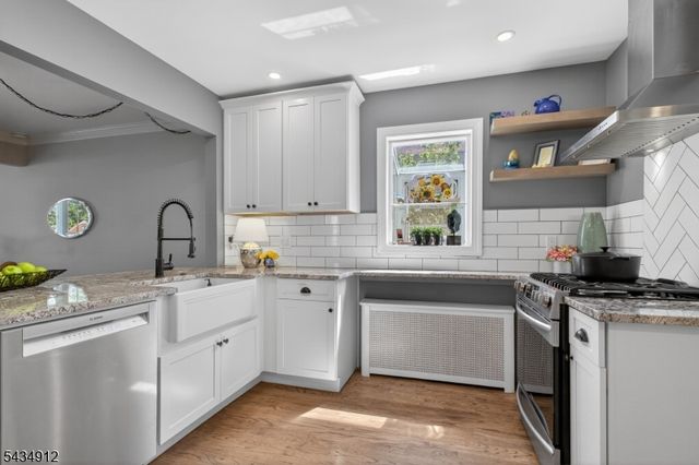 70 Berkley Ave, Woodbridge Twp., NJ 07067