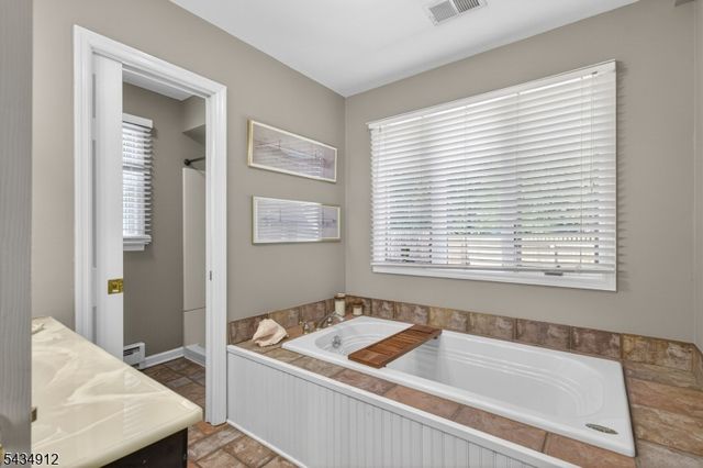 70 Berkley Ave, Woodbridge Twp., NJ 07067