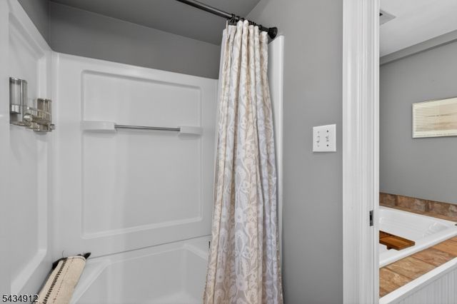 70 Berkley Ave, Woodbridge Twp., NJ 07067