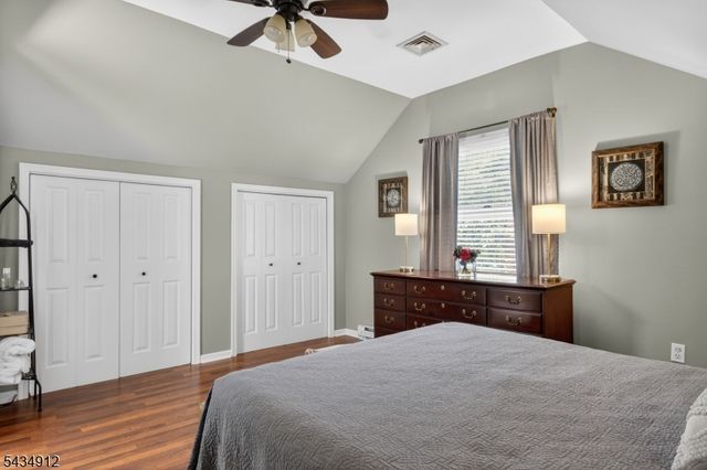 70 Berkley Ave, Woodbridge Twp., NJ 07067