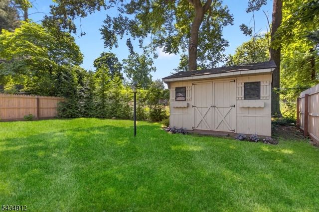 70 Berkley Ave, Woodbridge Twp., NJ 07067