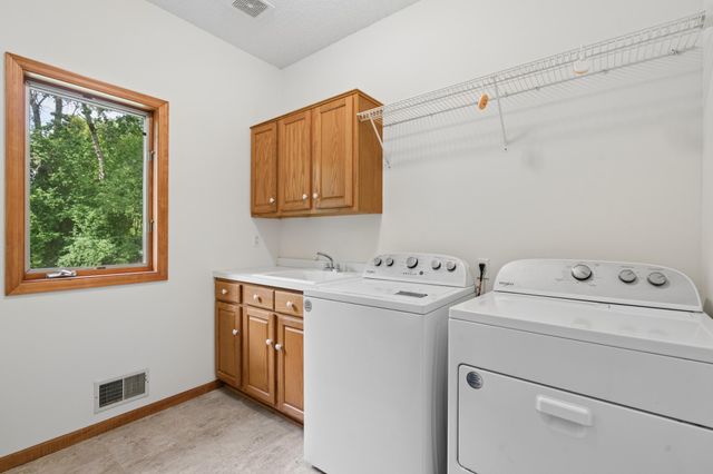 1540 Viewcrest Lane, Burnsville, MN 55337