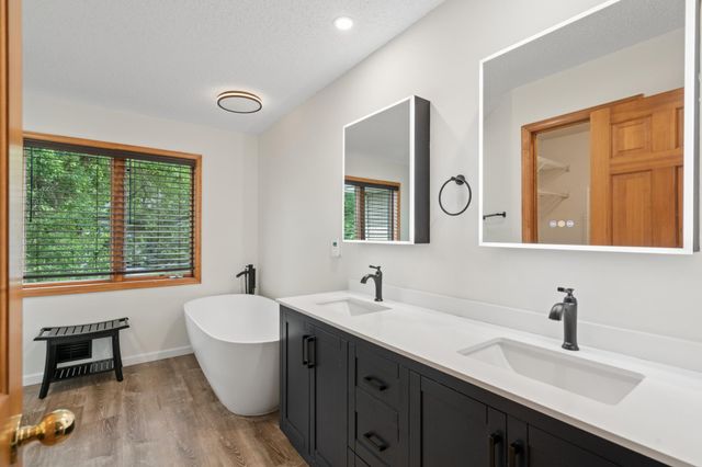 1540 Viewcrest Lane, Burnsville, MN 55337