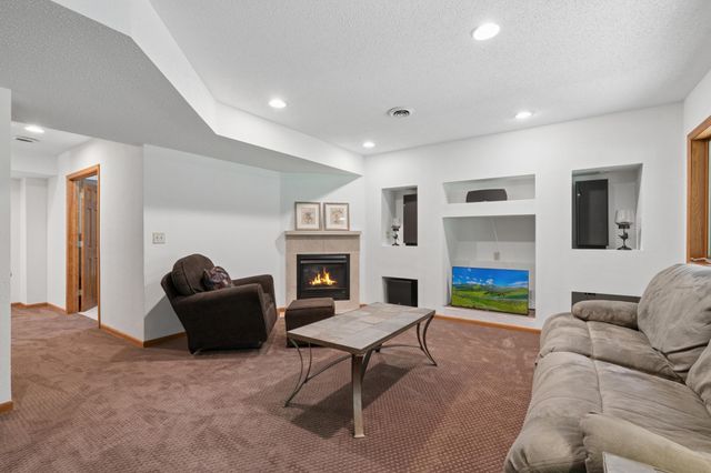 1540 Viewcrest Lane, Burnsville, MN 55337