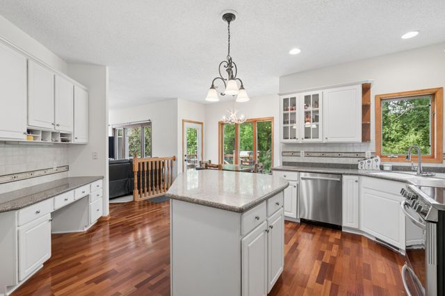 1540 Viewcrest Lane, Burnsville, MN 55337