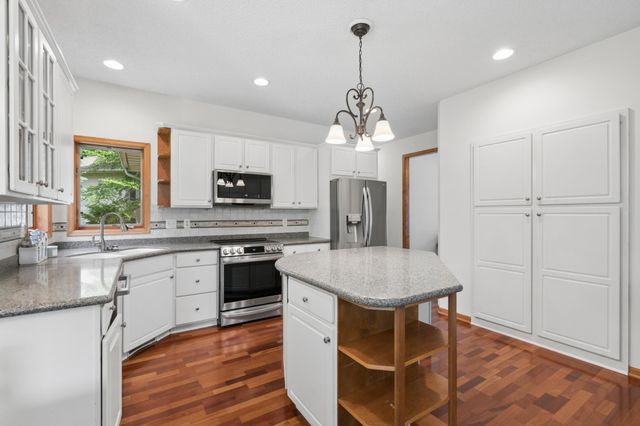 1540 Viewcrest Lane, Burnsville, MN 55337