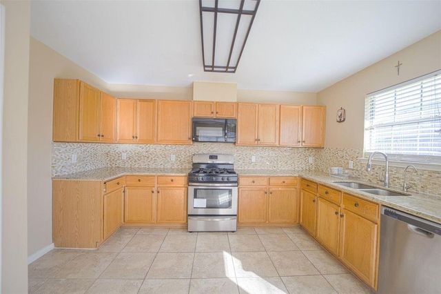 9611 Prairie Dog Run, Sugar Land, TX 77498
