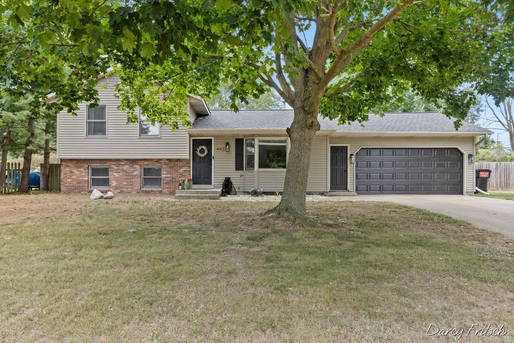 4143 Dennis Court, Hudsonville, MI 49426