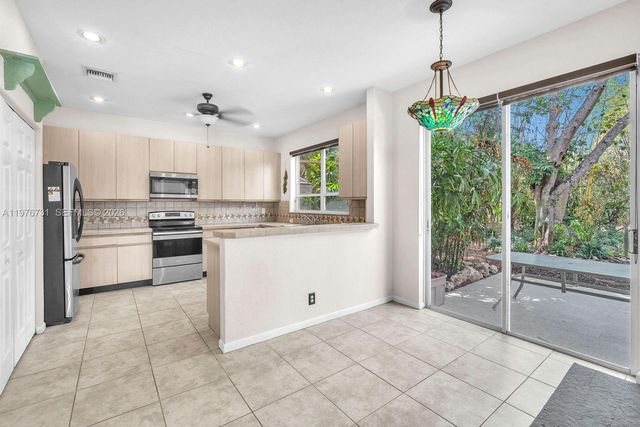 2940 Oslo Ave, Cooper City, FL 33026