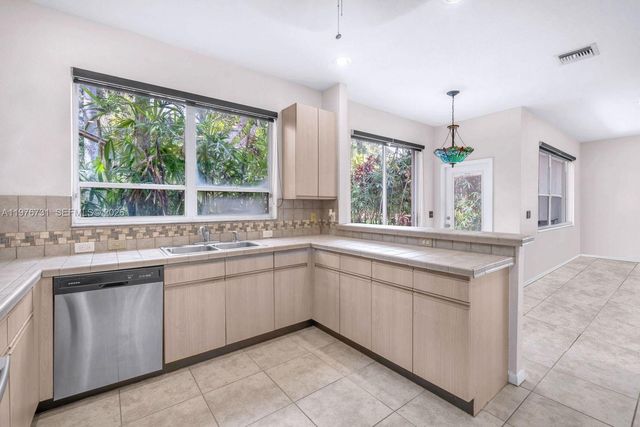 2940 Oslo Ave, Cooper City, FL 33026