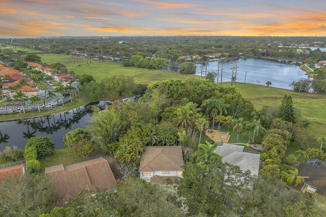 2940 Oslo Ave, Cooper City, FL 33026