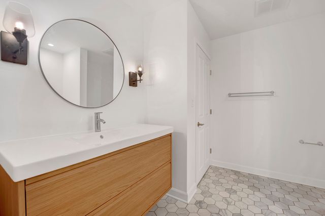 1071 W 15th Street 109, Chicago, IL 60608