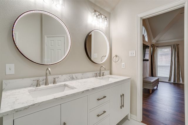 1936 Canterbury Drive, Bedford, TX 76021