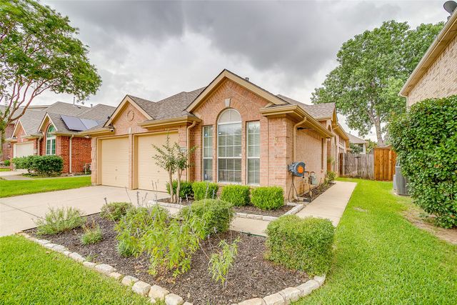 1936 Canterbury Drive, Bedford, TX 76021