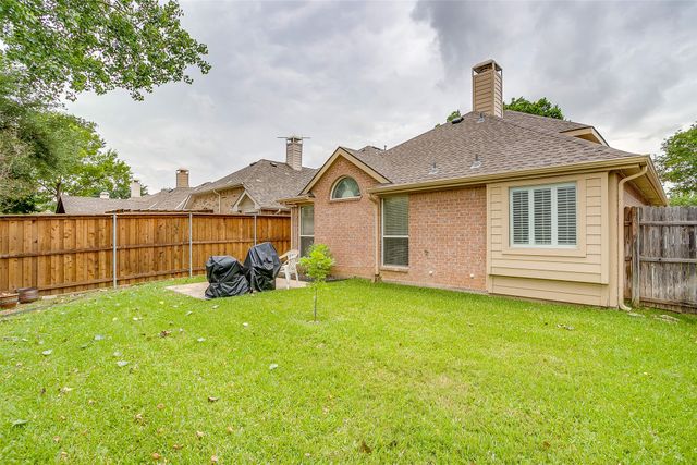 1936 Canterbury Drive, Bedford, TX 76021